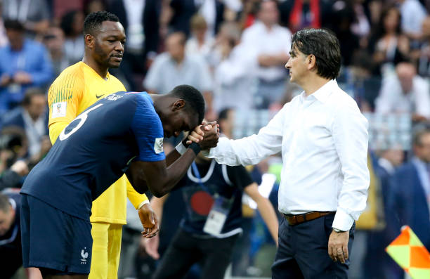 考古学家在 考古学家在